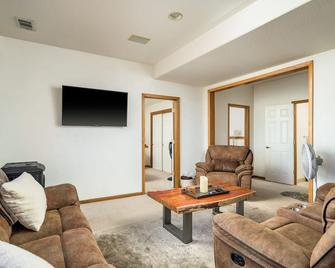 Mountain View Apartment Near Downtown & Hiking - Evergreen - Living room