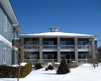 Highlands Four Season Resort - Calabogie - Building