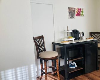 Luxury Guest Suite - Close to lake, beach, and DTs - Bothell - Restaurant