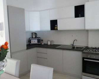Feel At Home - Casa Alexandra - Lovere - Küche