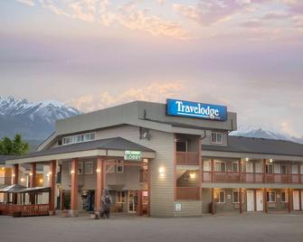 Travelodge by Wyndham Golden Sportsman Lodge - Golden - Building