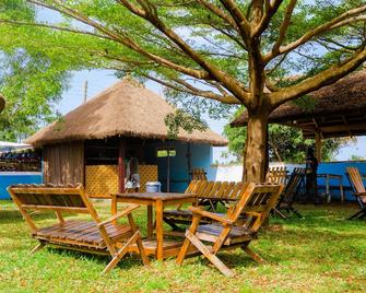 Assembly Hotel - Benyin - Patio