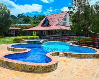 Ecohotel Colibrí Salento - Salento - Zwembad