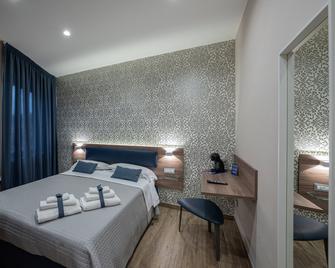 Famalu apartments - Naples - Bedroom