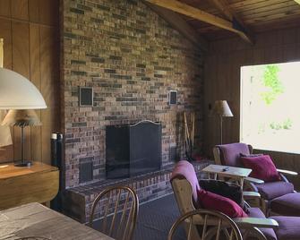 Lake Cabin - Brainerd - Living room