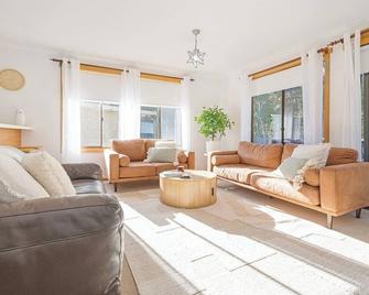 Tasman Breeze Beachside Escape near Historic Site - Port Arthur - Obývací pokoj