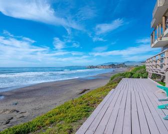 Oceanfront, Monthly Condo In San Simeon! Stunning Views! - San Simeon - Beach