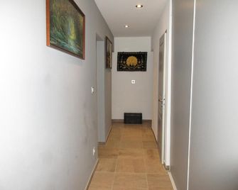 Villabellevie - Estoublon - Pasillo