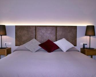 Aparthotel K - Figueres - Bedroom