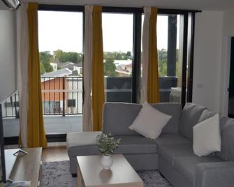 Zmith Apartment - Brooke, - Near Ais, Gio Stadium, Uc, & Nth - Canberra Hospital - Belconnen - Living room