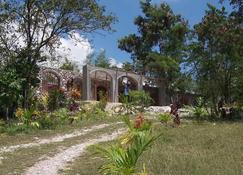Country home for visiting, eco-touring, or serving in Southern Haiti - Les Cayes - Extérieur