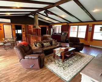 The Main House at Rustic River - Austinburg