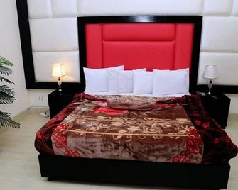 Hotel Aarsh Palace Multan - Multān - Bedroom