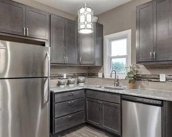 ☆ Two Homes in One! ☆ New Renovated Duplex ☆ Minutes to Downtown!☆ - St. Louis - Kitchen