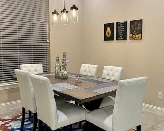 Beautiful interiors lakeside recreation center easy access Traeger grill - Little Elm - Dining room