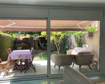 Lemon Tree Guest House - Tiana - Patio