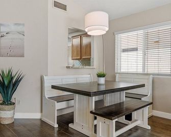 All New Tropical Smart Home W/ Pool Grill82'Tv - Chandler - Dining room