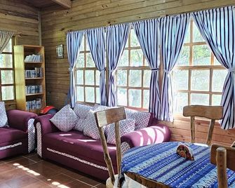 Cozy 2-bedroom chalet in gorgeous Santiago Atitlán with WiFi - Santiago Atitlán - Sala de estar