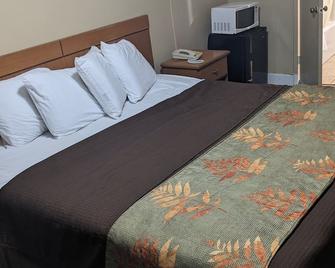 Rainbow Motel - Hendersonville - Bedroom