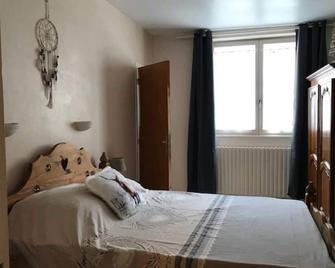 Appartement 4 - 6 personnes avec Wifi Centre La Bourboule - La Bourboule - Chambre