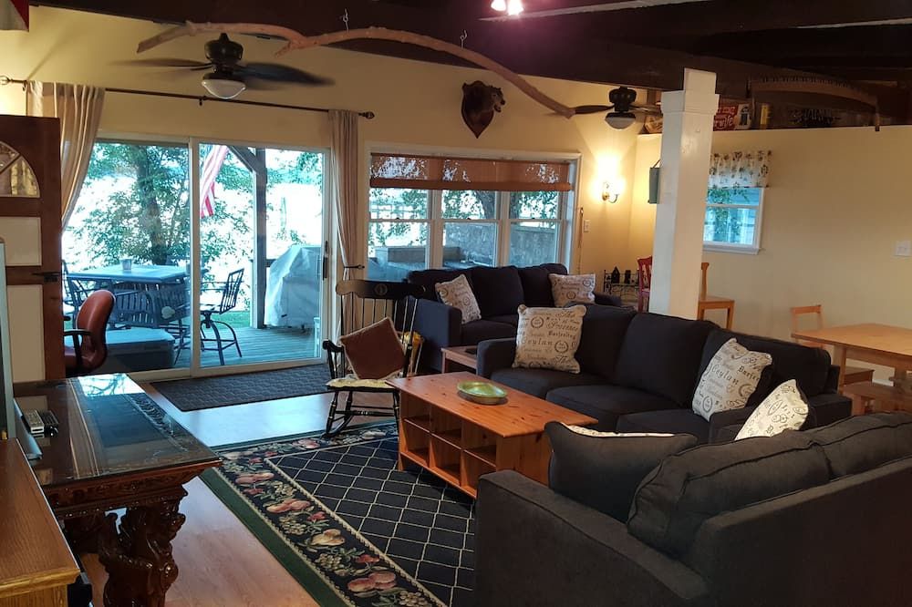 5-bedroom vacation home 5 minutes from historic Charlestown