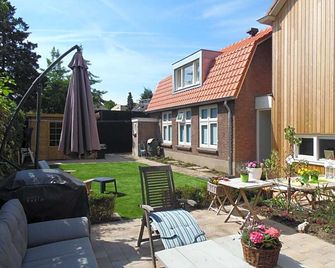 Cozy Bed and Breakfast - Elst - Patio