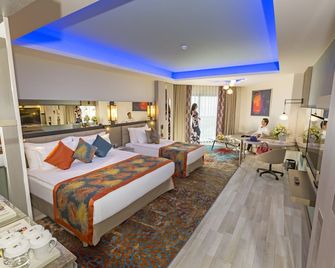 로얄 세지너스 - 안탈리아 - 침실