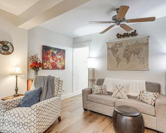 West Liberty Vacation Rental Near Mad River! - West Liberty - Living room