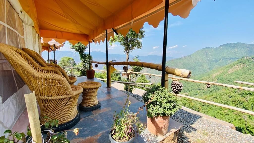 Ananta Prana Glamping Resort Hotel Mussoorie - מוסורי - מרפסת