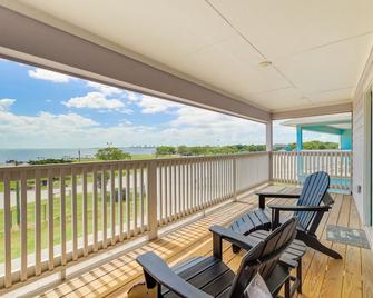 Bay-View La Porte Home Rental Steps to Beach! - La Porte - Balcony