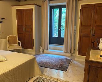Mas du 11ème Siècle Situé sur Site Archéologique Entouré Doliviers - Fontvieille - Ložnice