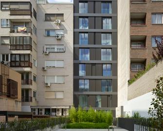 Apartamentos Juan Bravo - Madrid - Edificio