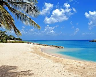 Quiet 2 Bed Apartment - Oistins - Beach