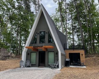 Cranberry Ridge - Ridge Point - Glen Arbor - Building