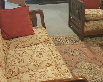Woiworung Cottage-BYO bed linen and towels - Gisborne