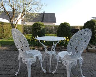 Ruhige Ferienwohnung im Dorf auf 630 m Höhe am Rande des Schwarzwaldes - Horb am Neckar - Innenhof