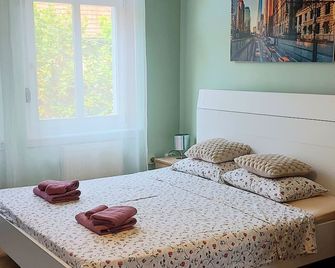 Cozy apartmento with private parking. - Szeged - Bedroom