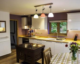 Woodland Cottage at Brook House: A wheelchair accessible rural retreat - Yarnfield - Cocina