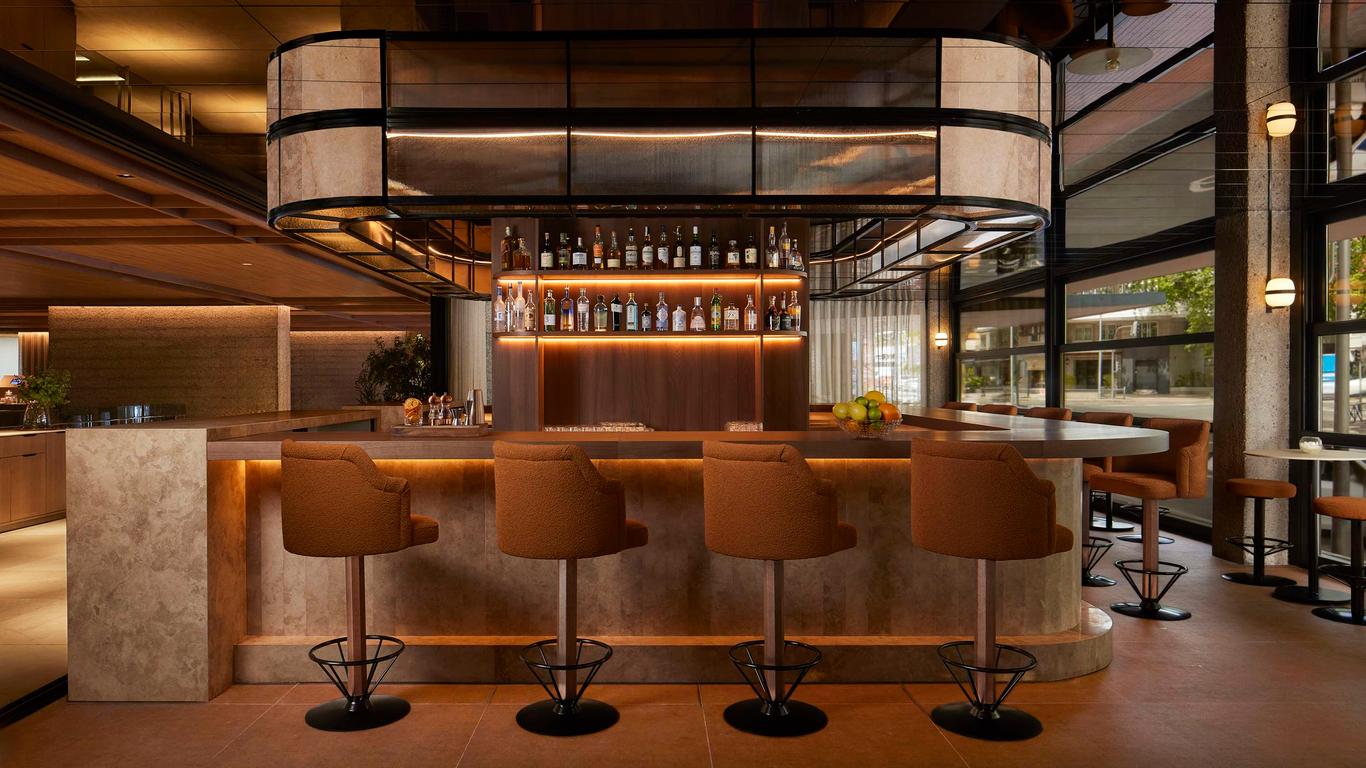 إن إتش كوليكشن مدريد يورو بيلدينغ