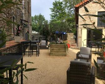 Hotel de l'Europe - Joyeuse - Patio