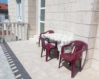 Adria Apartments and Rooms - Dubrovnik - Balcón