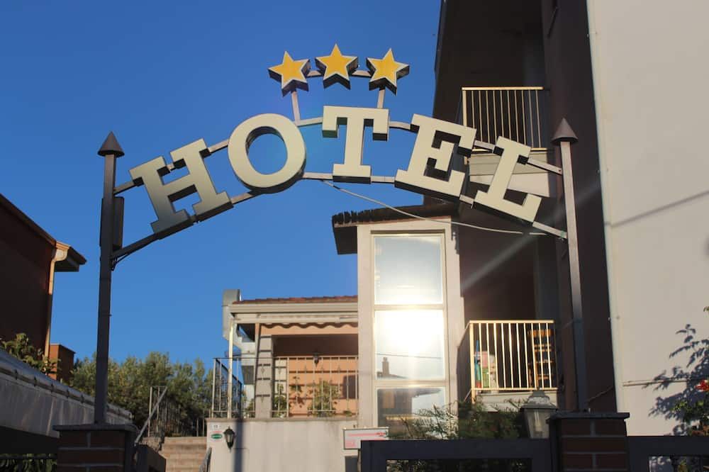 Hotel Ristorante L'Avvenire - Gizzeria - Gebouw