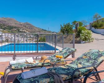 Casa Rural Moreno Canillas de Albaida by Ruralidays - Canillas de Albaida - Piscina