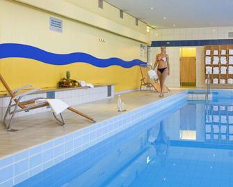 Mercure Hotel Bad Homburg Friedrichsdorf - Friedrichsdorf - Zwembad
