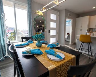 Spacious 4bd Near Denver W/ Bbq, Games & Office - Commerce City - Comedor