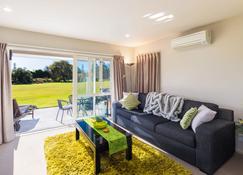 The Meadows Villa - Christchurch - Living room