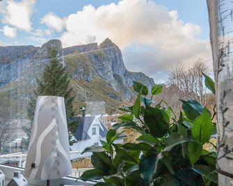 Valen Retro Home, Reine - Reine