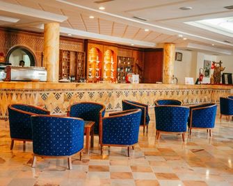 نـــزل جــربــة الـقـشـتيـل - ميدون - بار