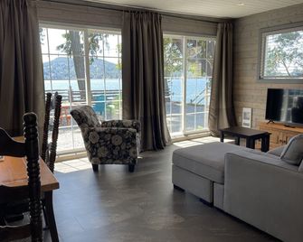 6 Cottage Units with Waterfront and Beach Access - Sleeps up to 20 Guests - Sooke - Living room