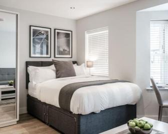 Tailored Stays - Central Cambridge Studios, Free Parking - Cambridge - Bedroom
